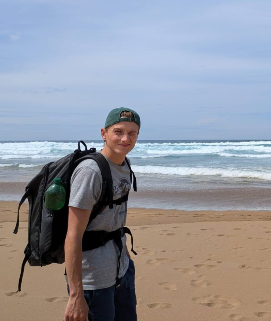 Dr. André Köhler am Strand – Mathematikdidaktiker und Gründer der Matheberatung